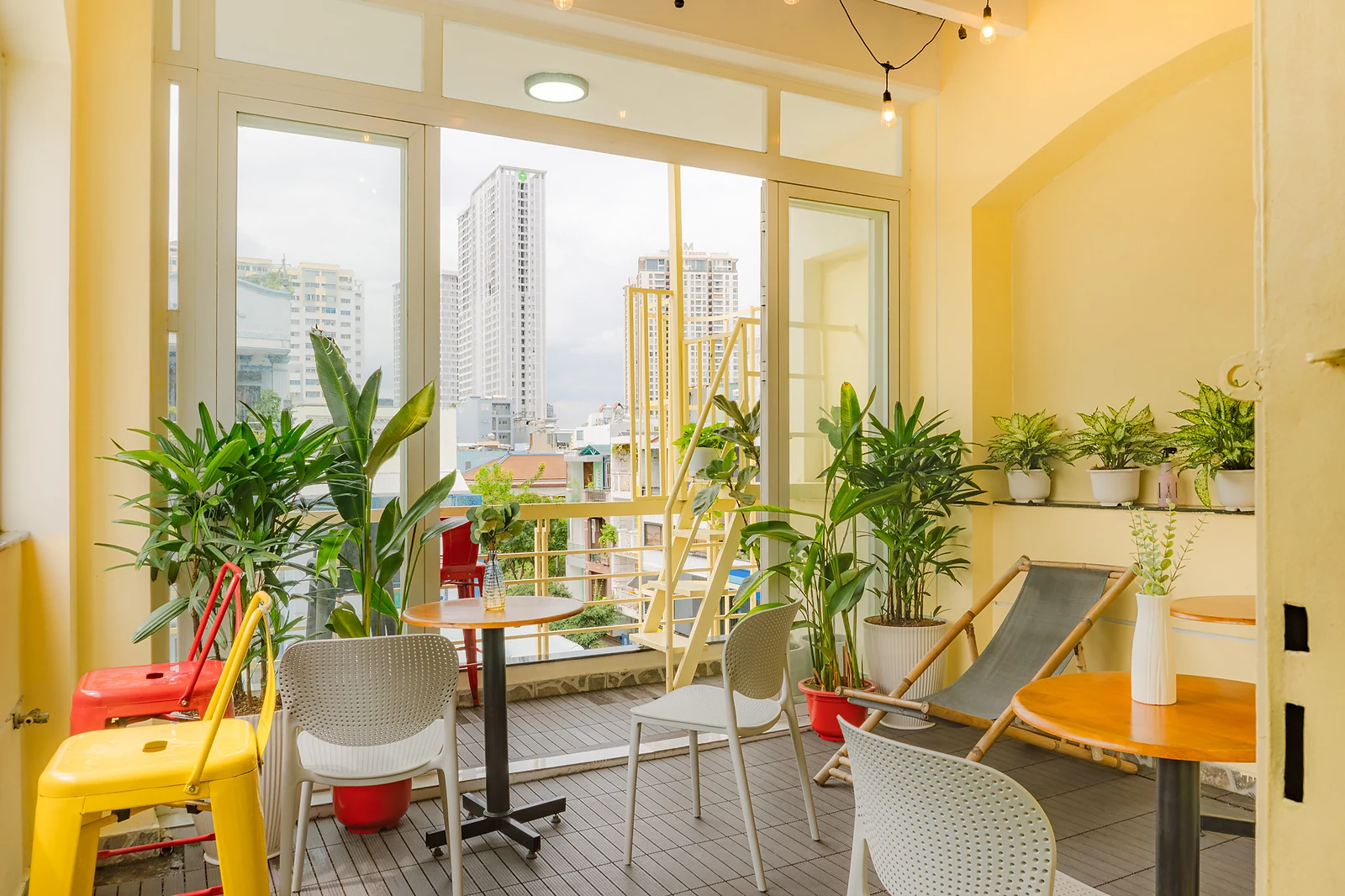 Rooftop lounge and common area